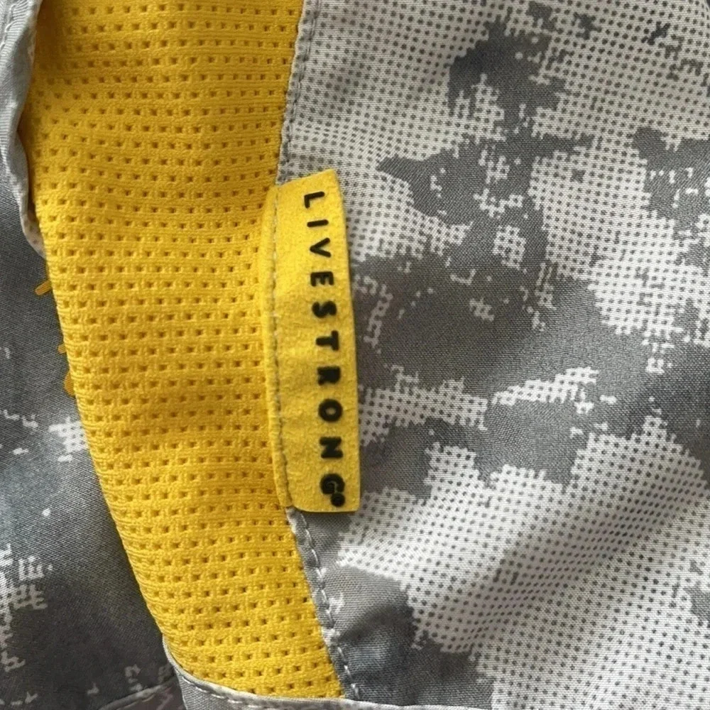 Nike Dri-fit Livestrong underlined‎ 2” shorts